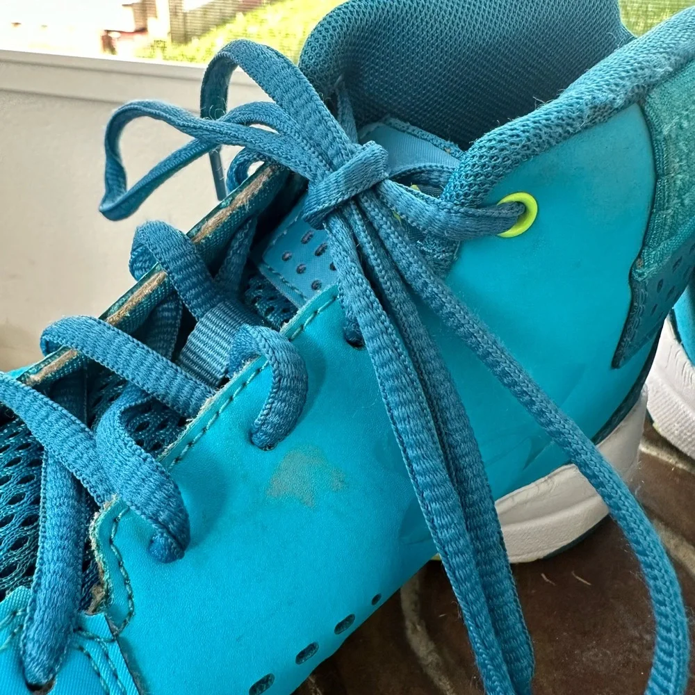 Under Armor Girl’s Basketball Shoes, 6Y - Picture 3 of 6